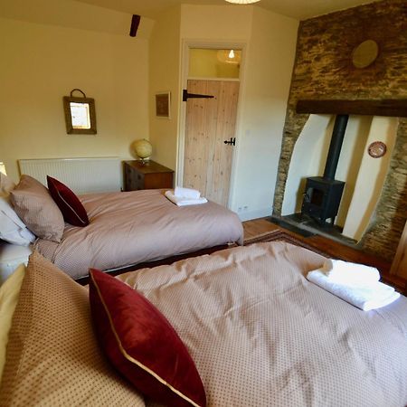 반스테이플 Holwell Holistic Retreat B&B 외부 사진